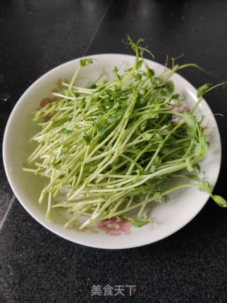 爆香豌豆苗(自己培育的豌豆苗)的做法步骤：4