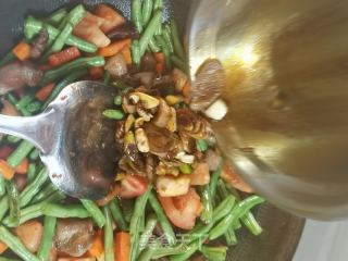 五花肉豆角土豆焖面的做法步骤：13