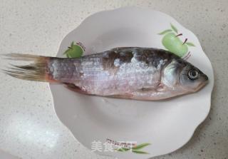 挂面鲫鱼汤的做法步骤：1