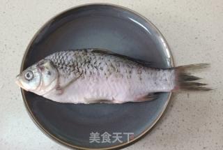 挂面鲫鱼汤的做法步骤：2