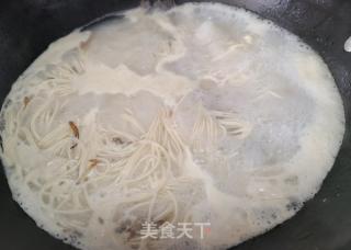 挂面鲫鱼汤的做法步骤：11