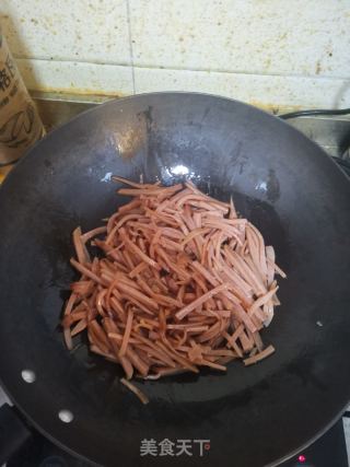 蒜苔炒火腿肠的做法步骤：3