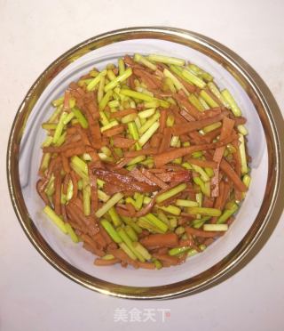 蒜苔炒火腿肠的做法步骤：7