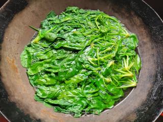 蒜香菠菜的做法步骤：2