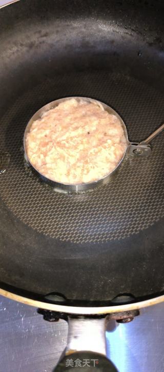 香煎鸡肉饼的做法步骤：7