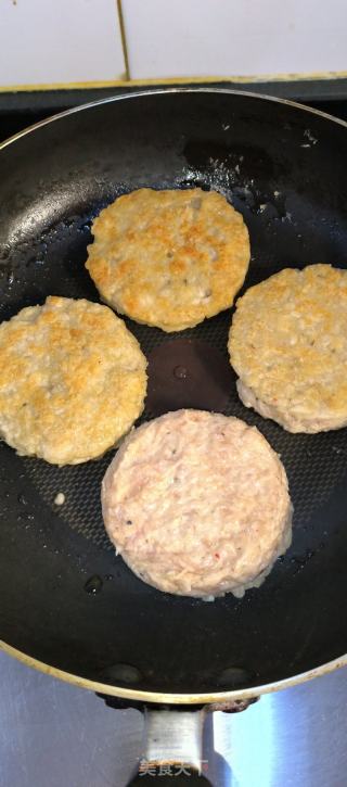 香煎鸡肉饼的做法步骤：9