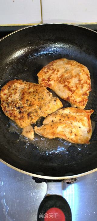 香煎鸡胸肉的做法步骤：4