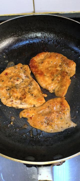 香煎鸡胸肉的做法步骤：5