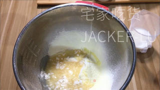 桂花蜜古早蛋糕，烤的时候满屋桂花香气和奶香味，超级诱人。的做法步骤：3