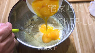桂花蜜古早蛋糕，烤的时候满屋桂花香气和奶香味，超级诱人。的做法步骤：5