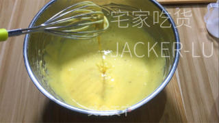 桂花蜜古早蛋糕，烤的时候满屋桂花香气和奶香味，超级诱人。的做法步骤：7