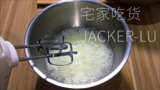 桂花蜜古早蛋糕，烤的时候满屋桂花香气和奶香味，超级诱人。的做法步骤：9