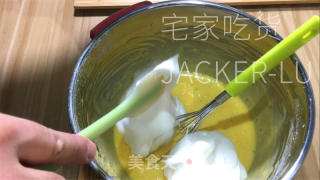 桂花蜜古早蛋糕，烤的时候满屋桂花香气和奶香味，超级诱人。的做法步骤：12