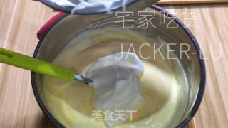 桂花蜜古早蛋糕，烤的时候满屋桂花香气和奶香味，超级诱人。的做法步骤：14