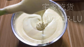 桂花蜜古早蛋糕，烤的时候满屋桂花香气和奶香味，超级诱人。的做法步骤：16