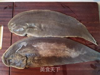 酱炖踏板鱼的做法步骤：1