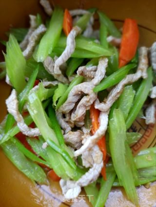精肉拌西芹的做法步骤：14
