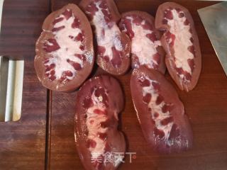 猪腰炒辣椒的做法步骤：2