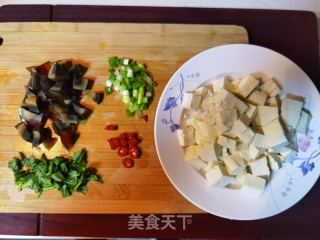 皮蛋豆腐的做法步骤：2