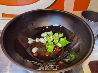 辣椒炒红蘑的做法步骤：4