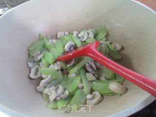 蘑菇瘦肉片炒莴笋的做法步骤：8
