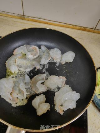 虾肉炒花菜的做法步骤：5