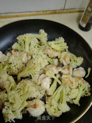 虾肉炒花菜的做法步骤：10