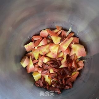 银耳红萝卜汤的做法步骤：3