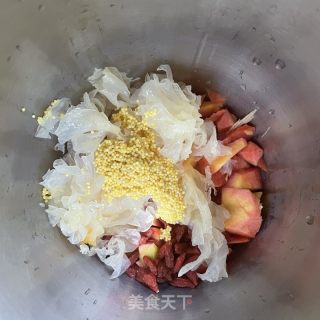 银耳红萝卜汤的做法步骤：4