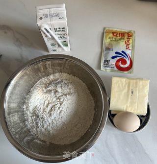电饭煲小面包的做法步骤：1
