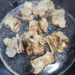 排骨烧香芋的做法步骤：4