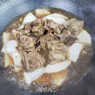 排骨烧香芋的做法步骤：6