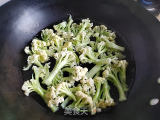 松花菜胡萝卜炒肉丝的做法步骤：3