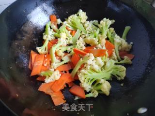 松花菜胡萝卜炒肉丝的做法步骤：7