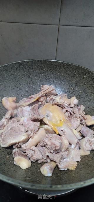 老姜黑芝麻油焖鸭肉的做法步骤：7