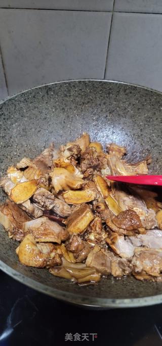 老姜黑芝麻油焖鸭肉的做法步骤：9