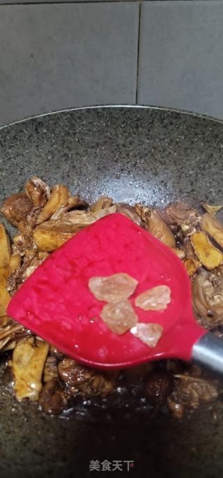 老姜黑芝麻油焖鸭肉的做法步骤：11