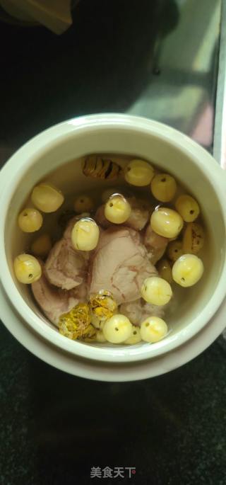 石斛莲子瘦肉汤的做法步骤：5