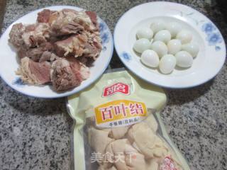 鹌鹑蛋百叶结牛腩煲的做法步骤：1