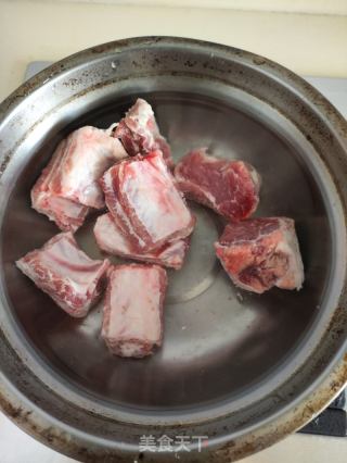 白菜海带炖排骨的做法步骤：1