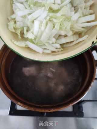 白菜海带炖排骨的做法步骤：5