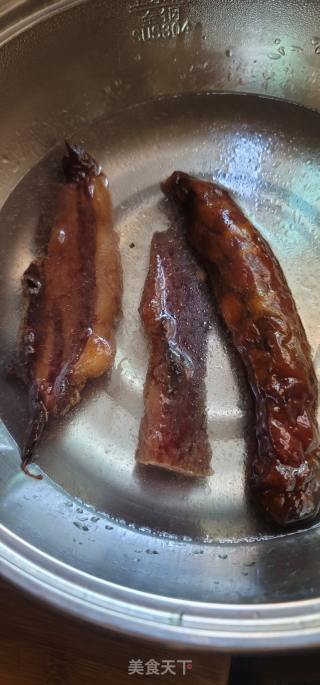广味腊肉拼麻香腊肠的做法步骤：1