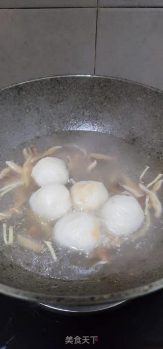 鳗鱼丸香菇生菜汤的做法步骤：7