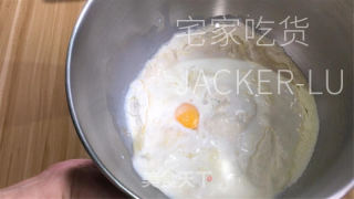 奶酥吐司，绵软拉丝口感如云朵一般，甜蜜奶酥，让整体风味更上一层。的做法步骤：3