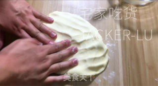 奶酥吐司，绵软拉丝口感如云朵一般，甜蜜奶酥，让整体风味更上一层。的做法步骤：13