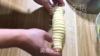 奶酥吐司，绵软拉丝口感如云朵一般，甜蜜奶酥，让整体风味更上一层。的做法步骤：19