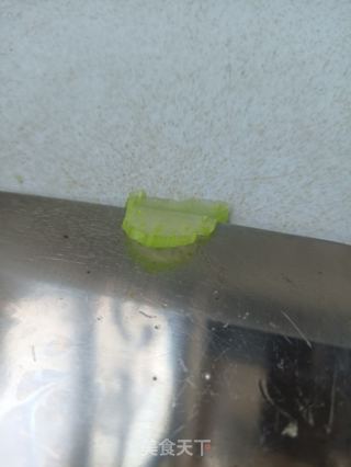凉拌凤尾芹的做法步骤：3