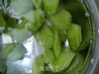 凉拌凤尾芹的做法步骤：5