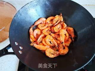 青椒焖虾的做法步骤：6