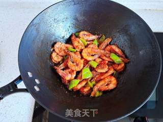 青椒焖虾的做法步骤：9